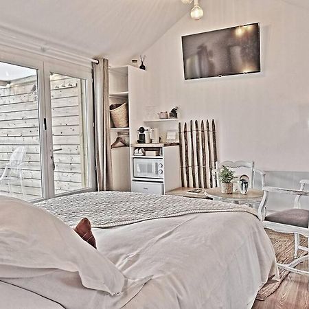 Le Cabanon Du Cachalot Bed and Breakfast Sangatte Exteriör bild